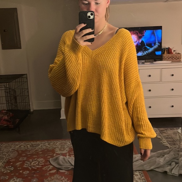 Zara Mustard Yellow v-neck sweater - Picture 7 of 8